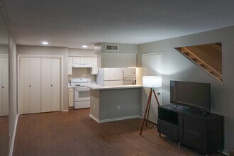 Building Photo - 2110 Wilcrest Dr