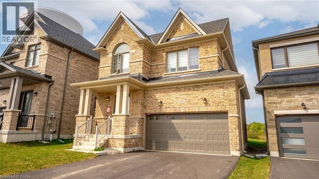 Photo du bâtiment - 102 Strickland Ave