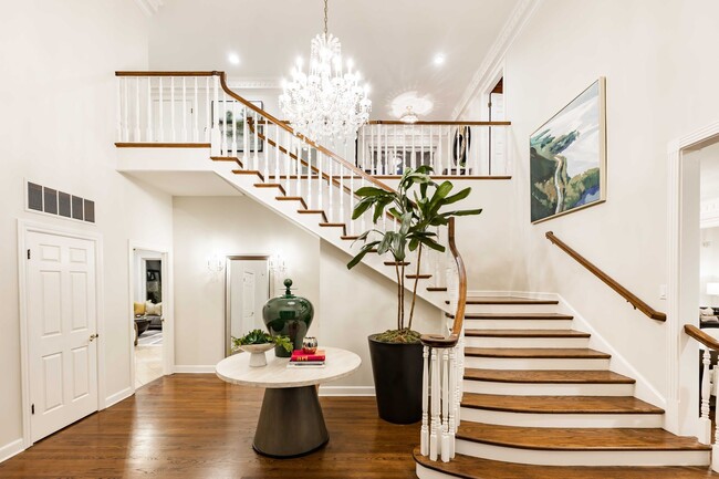 Building Photo - Luxurious Rental Home in Sharon Heights, M...