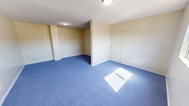 Building Photo - 116 N Lake St