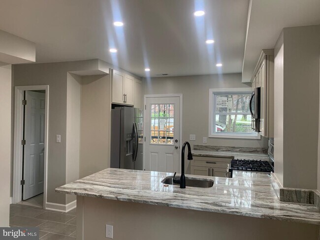 Foto del edificio - 5705 18th Ave