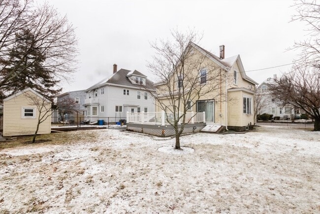 Building Photo - 18 Taber St