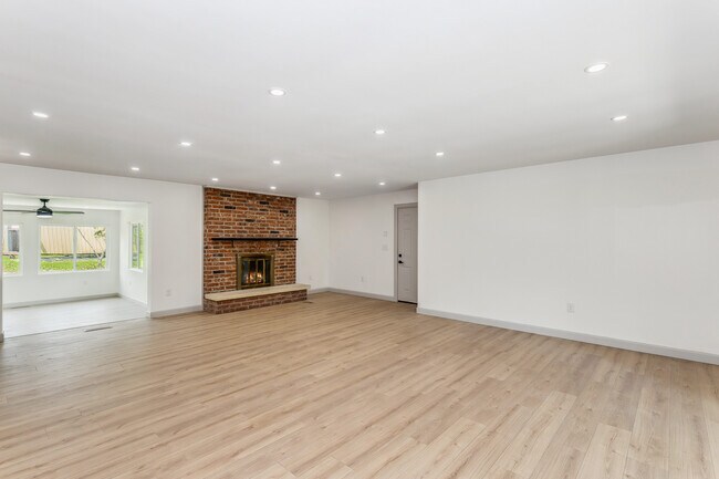 Foto del edificio - 2243 N Lynnwood Dr