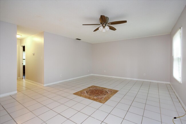 Foto del edificio - 614 Georgetown Dr