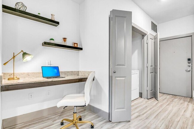 Foto del edificio - 2051 Wittington Pl