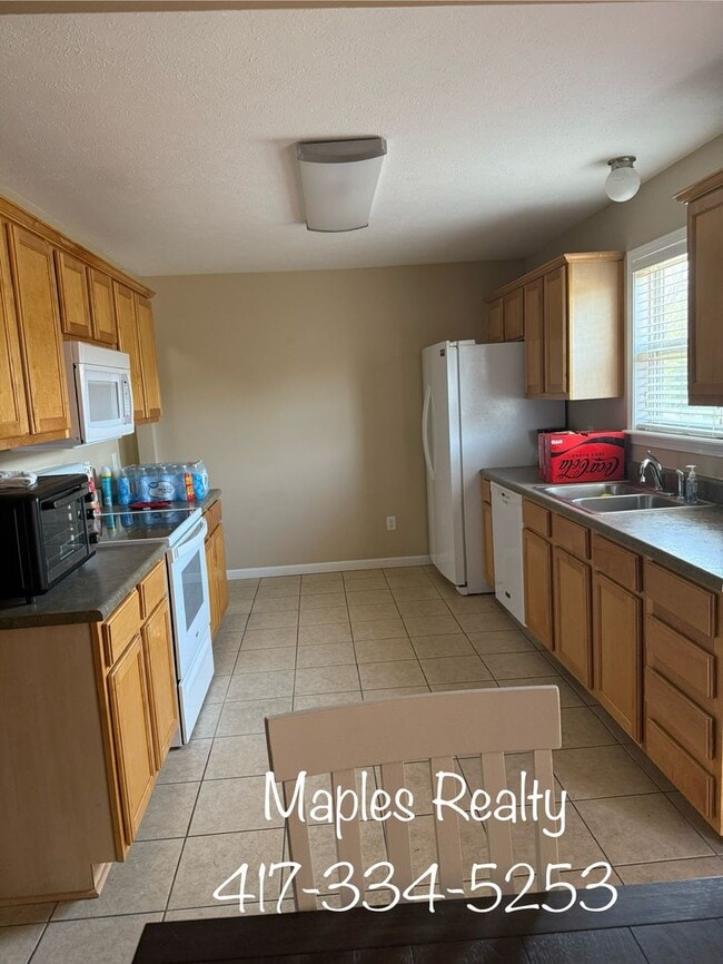 Building Photo - 3 Bed, 2.5 Bath. 2 Car Garage Patio Home f...
