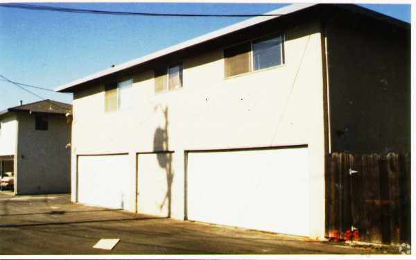 Building Photo - 874 Castlewood Dr