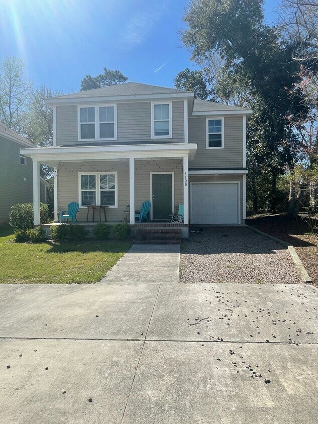 Foto principal - 3 Bed 2 Bath Single Family Home