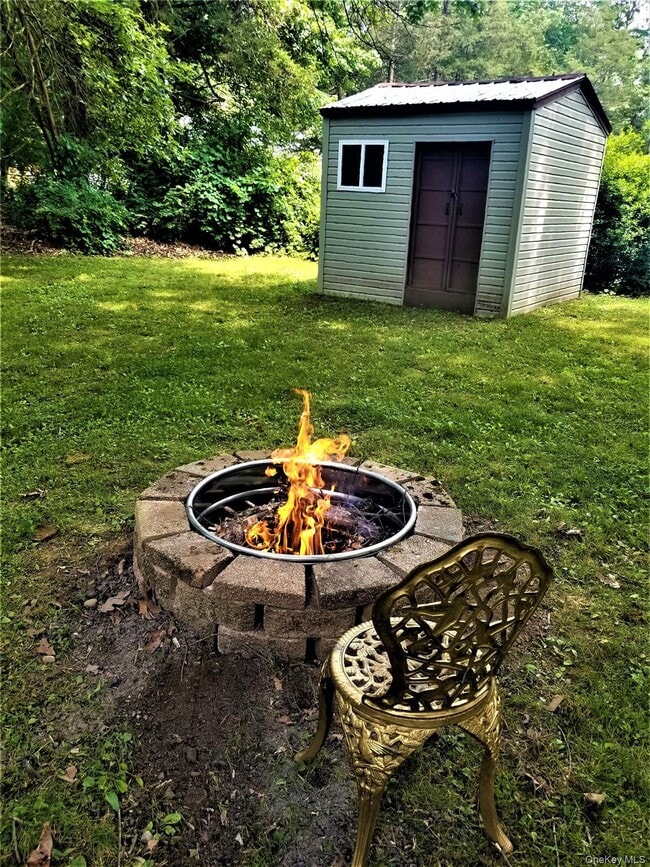 Building Photo - 406 Sepasco Center St