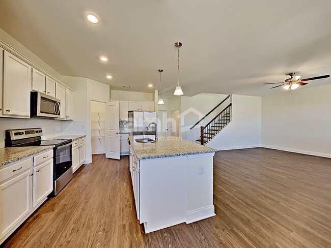 Building Photo - 5113 Jack Byrnes Dr