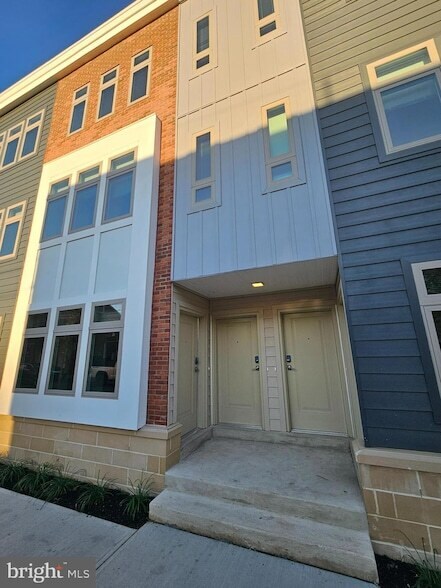 Building Photo - 200 Hamilton Ave