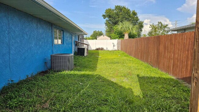 Foto del edificio - 3 Bedroom Pool Home in North Port - Rent I...