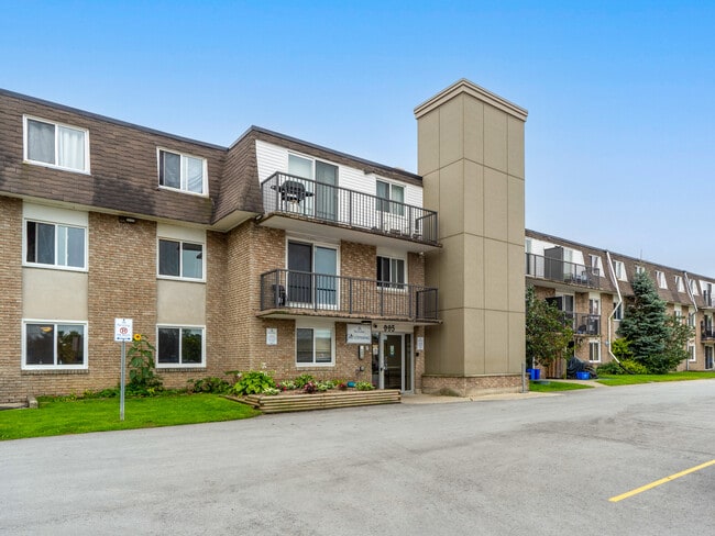 Photo du bâtiment - 16th Street Apartments