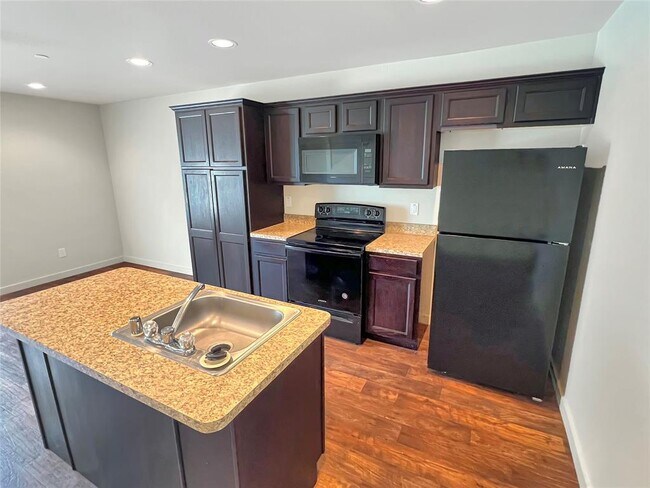 Foto del edificio - 10535 Mills Rd