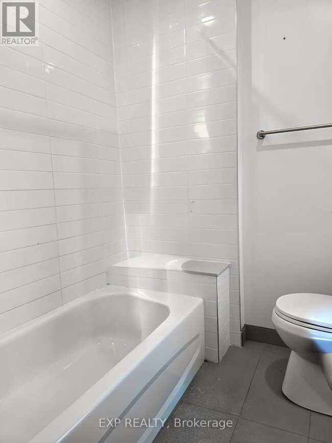 Building Photo - 104 Wellington St N