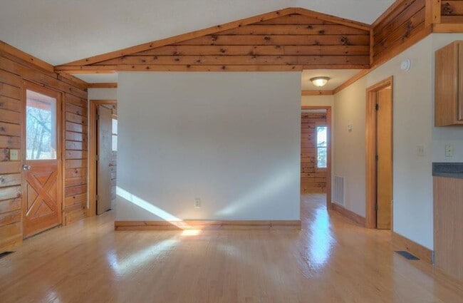 Building Photo - 550 Colhoun| Move In Ready!