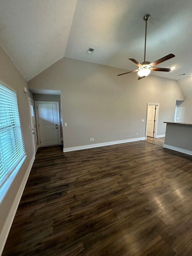 Foto del edificio - Welcome to your new 4 Bed 2.5 Bath sanctuary!
