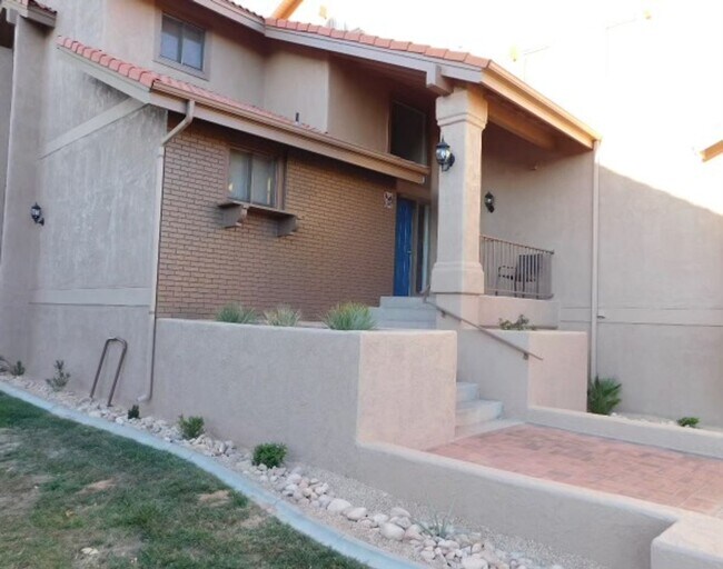 Foto del edificio - Resort Style Living!! Very Nice Sports Vil...