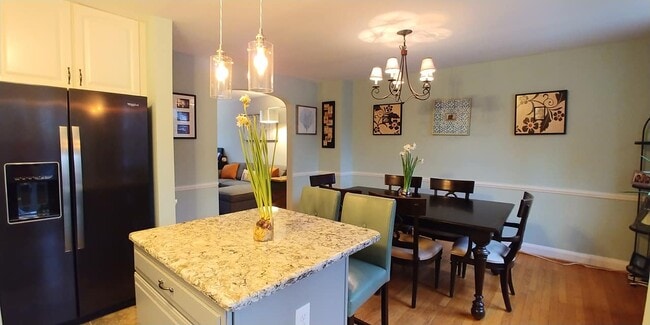 Kitchen Island openn to dining room - 171 Dumbarton Rd