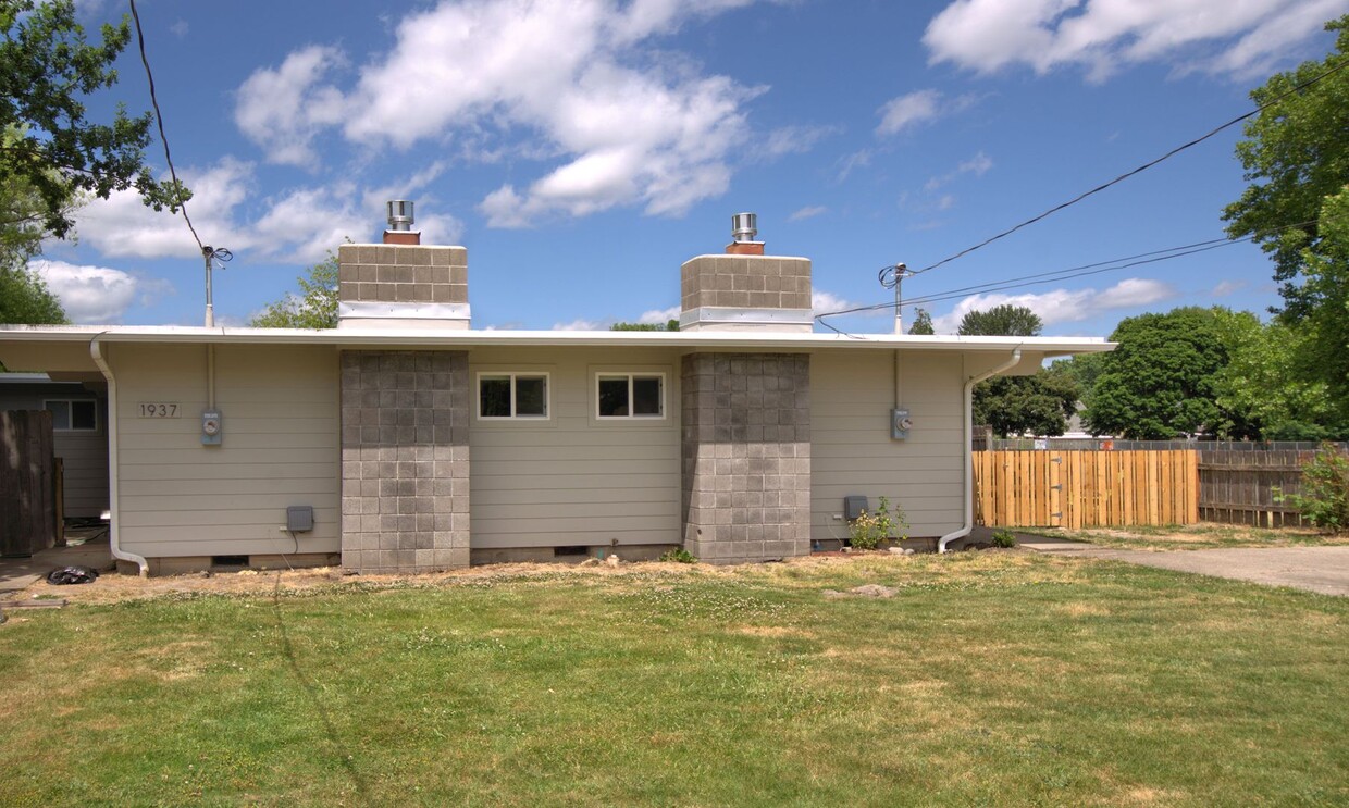 Primary Photo - Updated 3 Bedroom 2 Bath Single Level Dupl...