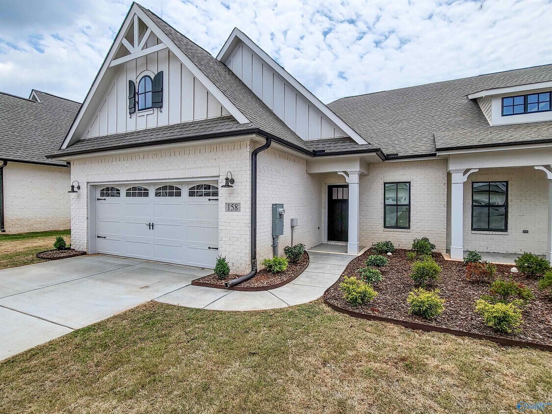 Primary Photo - 158 Rugby Dr