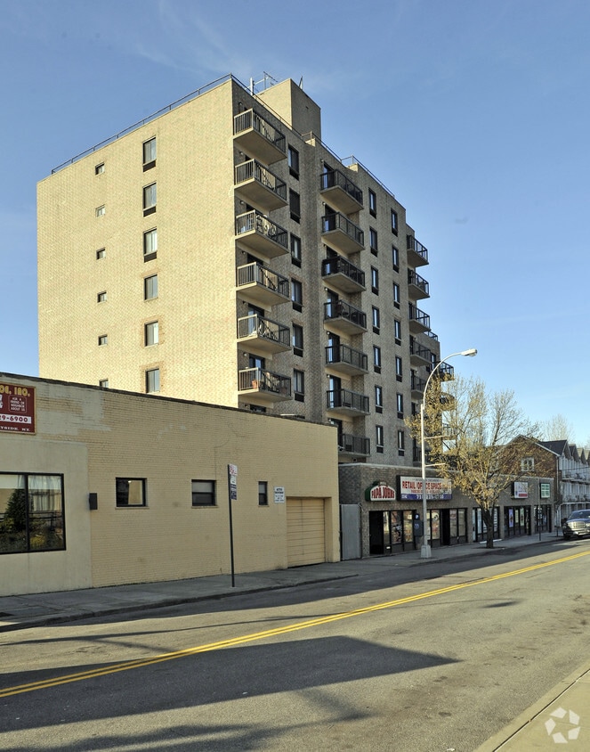 Bayside Plaza Apartments in Bayside, NY