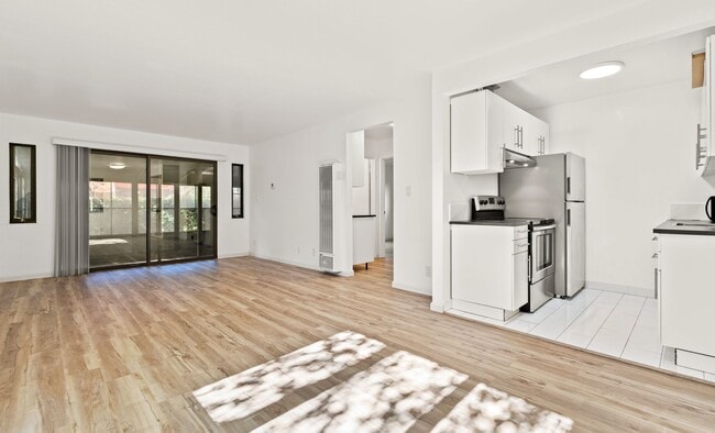 Building Photo - Secluded Rockridge 2BD | Parking Included | Near BART, Shops & Dining