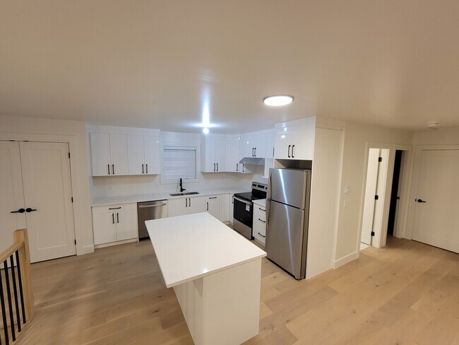 Building Photo - 21780 18 Av