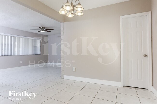 Foto del edificio - 7720 Juniper St