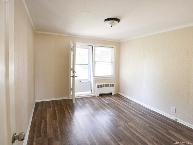 Foto del edificio - 84-26 Little Neck Pkwy