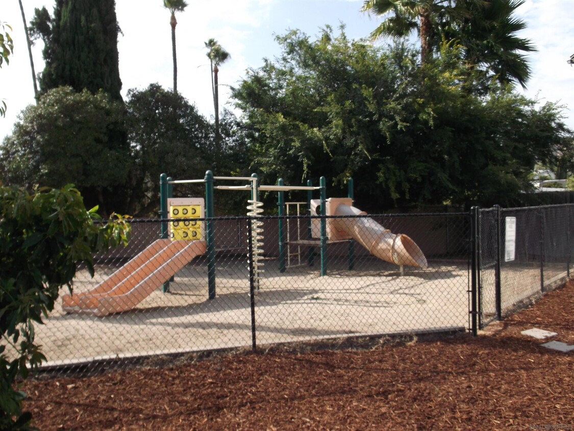 Primary Photo - 417 N Citrus Ave