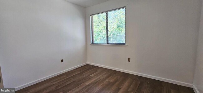 Building Photo - 2208 Greenwood Dr