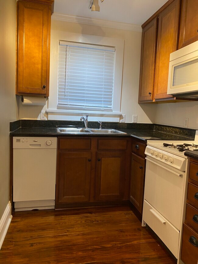 Building Photo - 5864 Colbert St