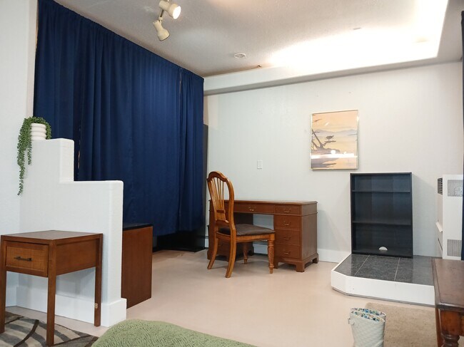 Oficina - 7460 E Denelle St