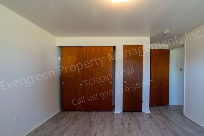 Foto del edificio - 174-180 Rick Dr