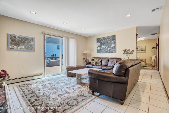 Foto del edificio - 1637 Holbrook St