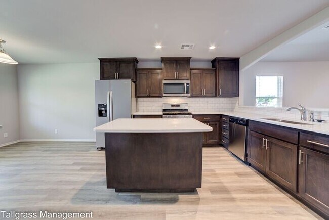 Building Photo - 4/2/2 in Broken Arrow!