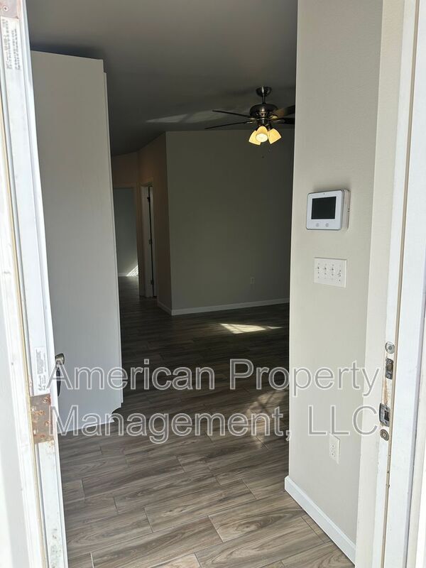 Building Photo - 611 S 51st W Ave