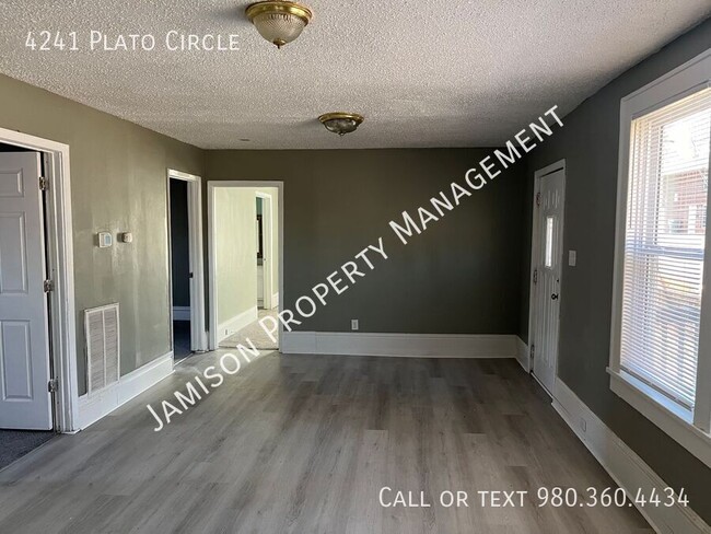 Building Photo - 4241 Plato Cir