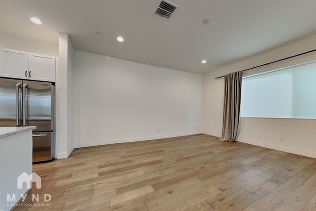 Building Photo - 6807 E Orion Dr
