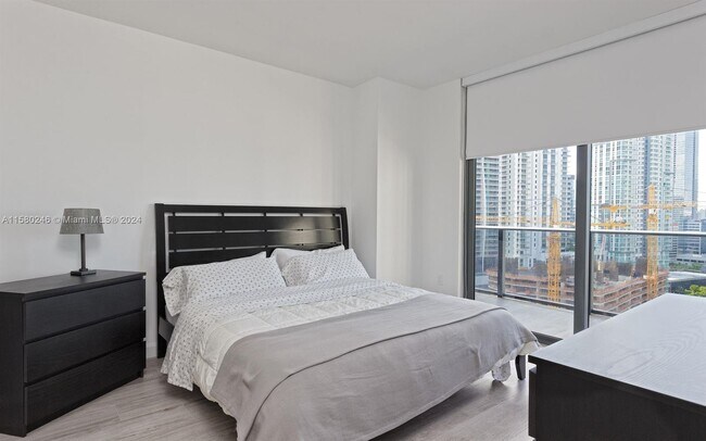 Foto del edificio - 45 SW 9th St