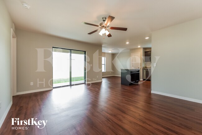Building Photo - 1544 Swan Lake Cir