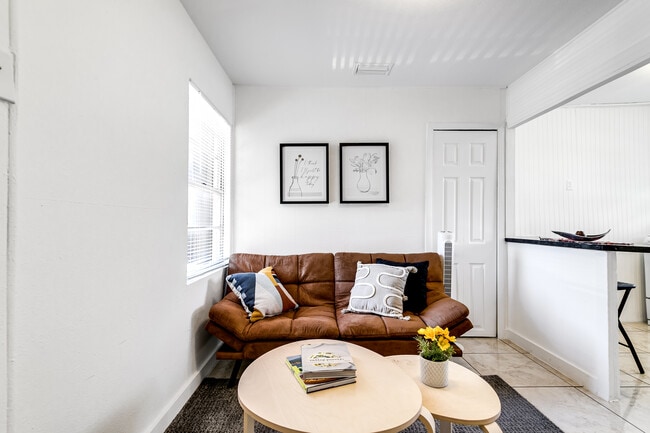 Building Photo - 3147 SW 17th St