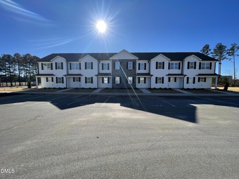 Building Photo - 1023 Peony Ln