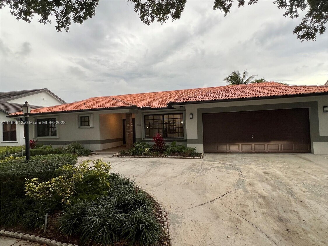 Primary Photo - 8321 NW 167th Ter