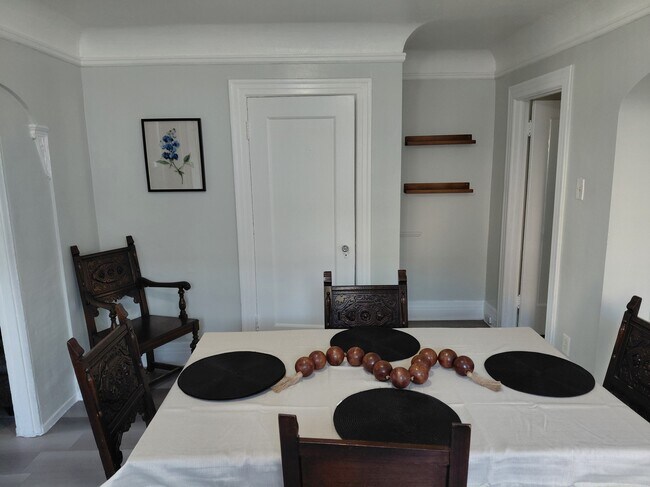 Foto del edificio - 2627 Buckingham Rd