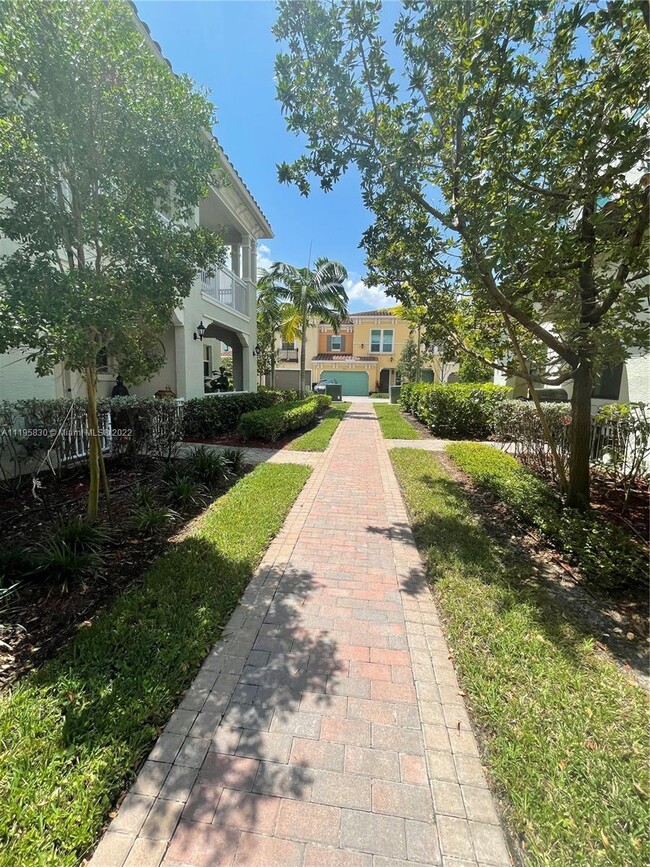 Building Photo - 12521 NW 32nd Manor