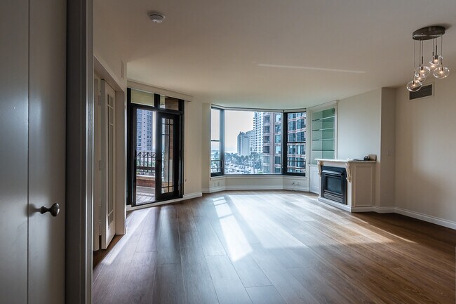 Foto del edificio - 500 W Harbor Dr