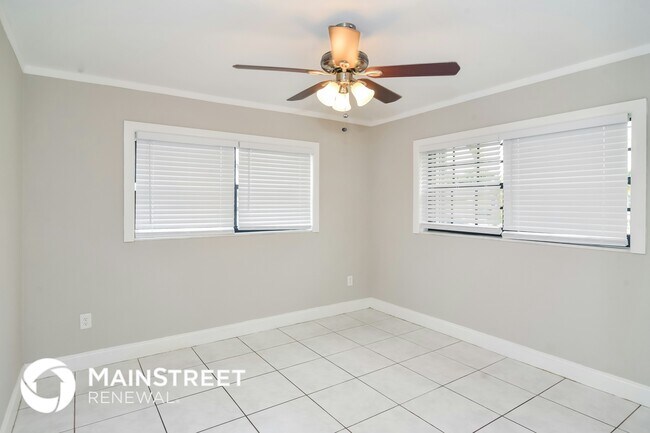Foto del edificio - 921 NW 202nd St