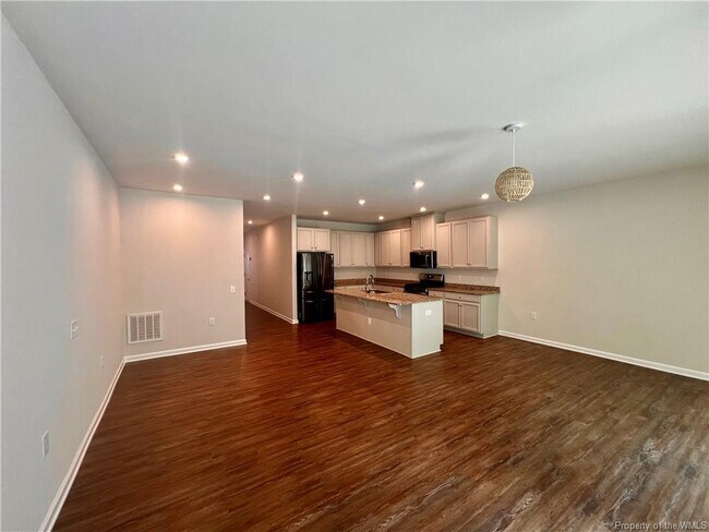 Building Photo - 121 Capeside Ct